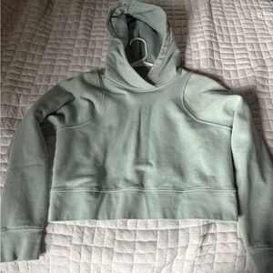 Lululemon Loungeful Cropped hoodie